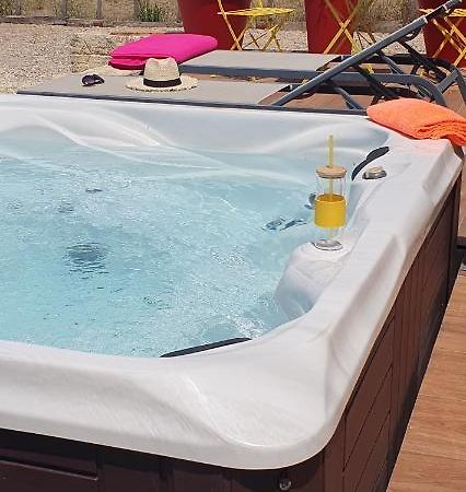 Les Bonbonnettes Bed & Breakfast Le Cailar Екстериор снимка