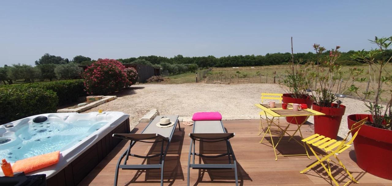 Les Bonbonnettes Bed & Breakfast Le Cailar Екстериор снимка
