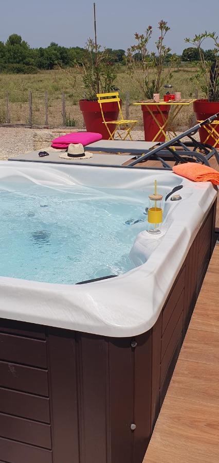 Les Bonbonnettes Bed & Breakfast Le Cailar Екстериор снимка