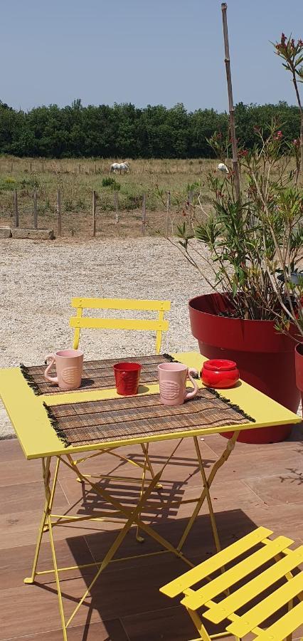 Les Bonbonnettes Bed & Breakfast Le Cailar Екстериор снимка