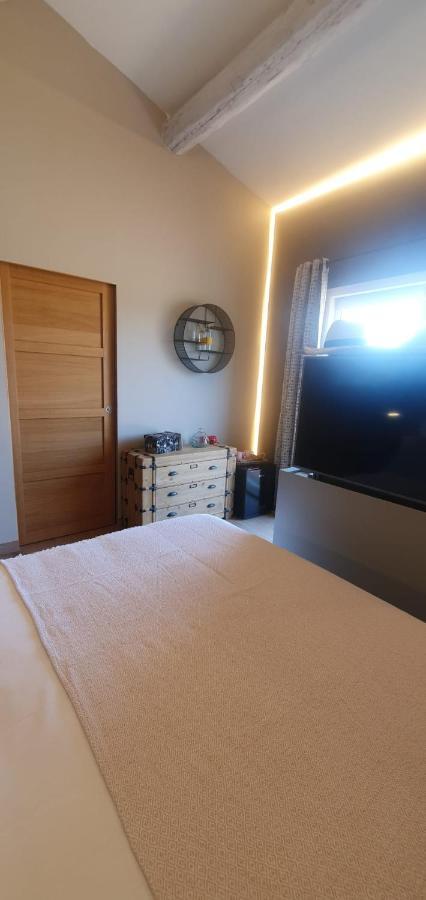 Les Bonbonnettes Bed & Breakfast Le Cailar Екстериор снимка