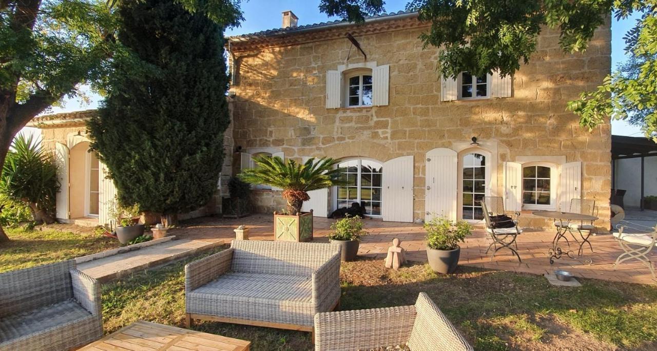 Les Bonbonnettes Bed & Breakfast Le Cailar Екстериор снимка