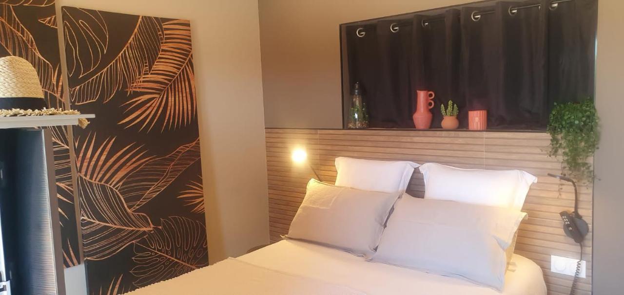 Les Bonbonnettes Bed & Breakfast Le Cailar Екстериор снимка